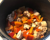 Foto del paso 1 de la receta: Fideuá melosa de pollo con pimientos
