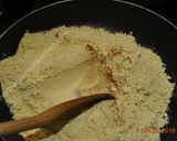 A picture of step 1 of Besan Halwa حلوای آرد نخودچی.
