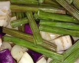 સરગવા બટાકા નું શાક (Saragva Bataka Shak Recipe In Gujarati) રેસીપી સ્ટેપ1ફોટો
