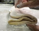 Foto del paso 8 de la receta: Medialunas de hojaldre