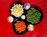 Foto del paso 6 de la receta: Pollo a la mantequilla acompañado con ensalada rusa