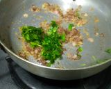 A picture of step 5 of Methi Matar Malai.