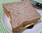Foto langkah ke 3 dari resep Roti panggang isi telur.