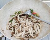 Foto langkah ke 8 dari resep Tumis Jamur Shimeji.