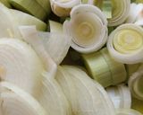 Une image de l'étape 1 de Tarte poireau-oignon-feta.