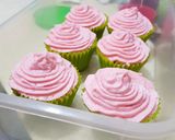 Foto del paso 10 de la receta: Cupcakes de vainilla y rosas con relleno de mermelada
