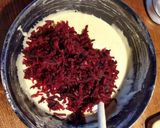 Foto del passaggio 3 della ricetta Torta con barbabietola e mele