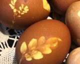 Foto del paso 7 de la receta: Huevos de Pascua, decorados con un tinte natural