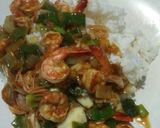 Foto langkah ke 6 dari resep Tumis Udang saos tiram pedas.