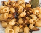 Foto del paso 8 de la receta: Pasta /Tiburones con calabacín y cebolla