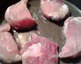 A picture of step 2 of Porc mariné dans du jus de cornichon.