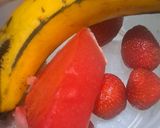 Foto langkah ke 1 dari resep Smoothie Pink "Tiga Rasa" Yang Menyegarkan🍉🍌🍓.