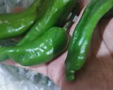 A picture of step 1 of Fried green chili.