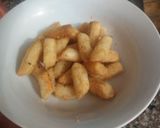 Hình bước làm 2 của món LẮC BỘT PHÔ MAI với Tokbokki,chả tôm, xúc xích