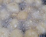 A picture of step 2 of Moong daal pakodi.