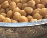 Foto del paso 6 de la receta Potaje vegetariano de garbanzos, con acelgas y huevos de codorniz