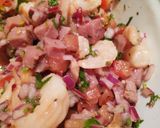 Foto del paso 3 de la receta: Ceviche de camarón, atún ahumado y chicharrón