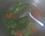 Foto langkah ke 3 dari resep Sayur Bening: Bayam, Selada dan Wortel.