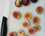Foto del passaggio 4 della ricetta Crostini abbrustoliti con fichi e ricotta fatta in casa, ricetta del riciclo 🌷
