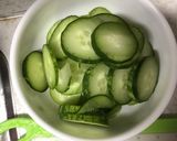 Hình bước làm 2 của món Salad gà sốt sữa chua
