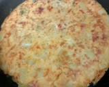 Foto del paso 6 de la receta: 🥚Tortilla de patata 🥔con cebolla 🧅 tomate en aceite 🍅 y albahaca 🌿