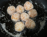 Foto langkah ke 3 dari resep Onde onde Kw Keju ala #Debm #Keto.
