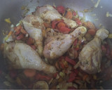 Foto del paso 4 de la receta: Muslitos de pollo en salsa con patatas