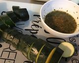 Une image de l'étape 2 de Courgettes marinées grillées à la plancha.