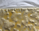 Foto del paso 4 de la receta: Lacitos de hojaldre con crema de chocolate y piñones