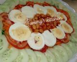 A picture of step 7 of Jellof rice and salad.