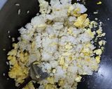 Foto langkah ke 3 dari resep Nasi Goreng Mentega Simpel.