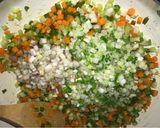 Foto del paso 4 de la receta: Pollo con verduras en brunoise