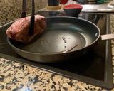 Φωτογραφία βήματος 2 της συνταγής Black Angus USDA Prime Striploin Steak, ψημένη rare