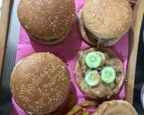 A picture of step 7 of Zinger burger 🍔.