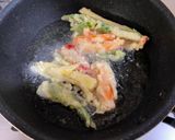 A picture of step 3 of Rainbow Vegetables Tempura🌈.