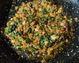 A picture of step 5 of Lehsooni palak.