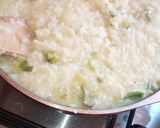 Foto del paso 1 de la receta: Arroz con puerro, verdeo, cebolla y queso