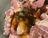 A picture of step 2 of Braised Pork with Tomato Sauce.