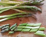 Foto del paso 1 de la receta: Pasta integral con espárragos en salsa de limón