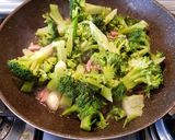 Foto del passaggio 3 della ricetta Fettuccine semintegrale con broccoli e speck