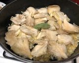Foto del paso 4 de la receta: Pollo en salsa de cebolla y setas