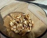 Foto del paso 2 de la receta: Ensalada de canónigos con queso de cabra, nueces y mermelada de frambuesa