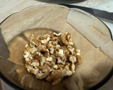 Foto del paso 2 de la receta: Ensalada de canónigos con queso de cabra, nueces y mermelada de frambuesa
