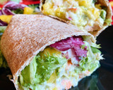 Foto del paso 2 de la receta: Wrap de langostinos, aguacate y mango