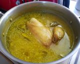 A picture of step 2 of Soto ayam (chicken and bean sprouts soup).