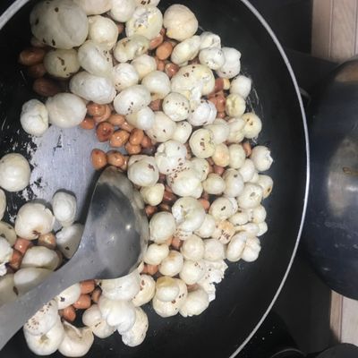 Makana And Nuts Mixture Recipe by Ritu Pahwa - Cookpad