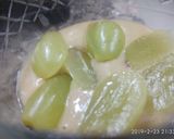 A picture of step 2 of Whole wheat grapes honey cake.