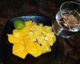 Foto langkah ke 1 dari resep Jus Nanas madu dan Mangga.