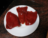 Foto del paso 1 de la receta: Bocadillo de pata asada con pimiento del piquillo, queso curado y huevo duro