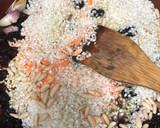 Foto del paso 2 de la receta: 102. Arroz al horno con pasas y garbanzos (principal arroz)